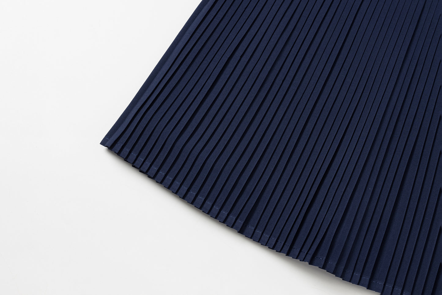 Pleated mini skirt (navy blue)