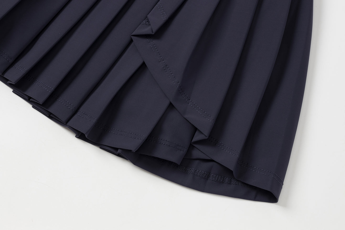 High-waisted pleated mini skirt (navy blue)