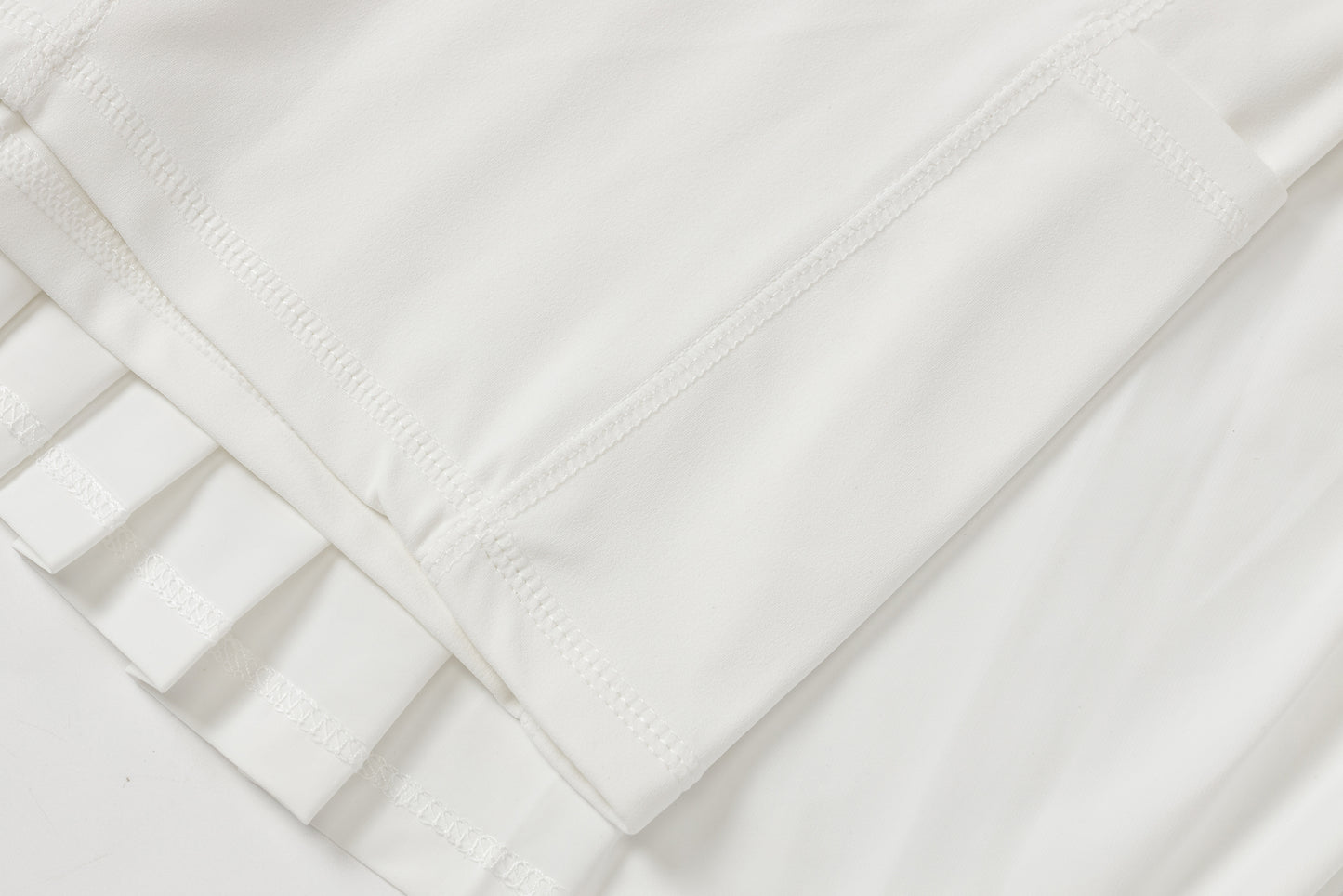 High-waisted pleated skirt (white)